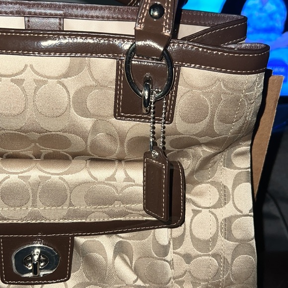 Coach purse - Picture 3 of 7